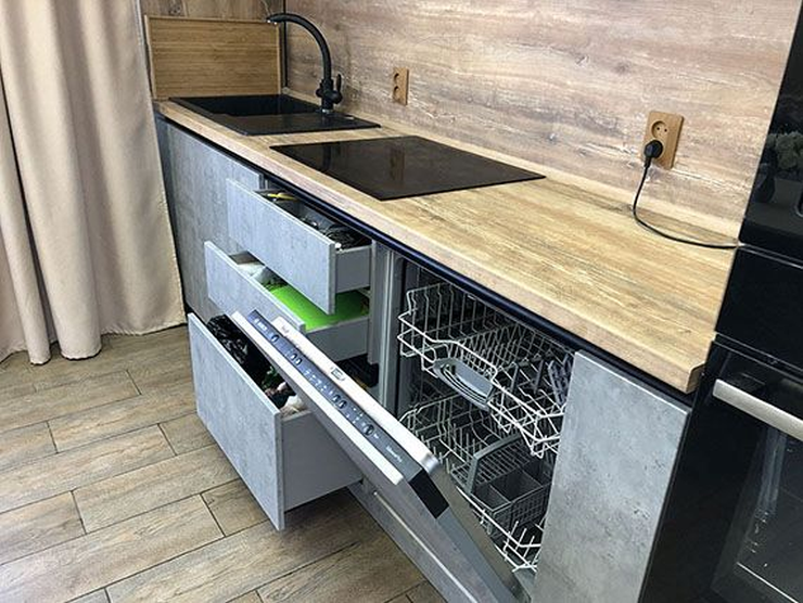 Купить кухню прямую серую коричневую в небольшую квартиру по низкой стоимости выгодно от ОФМЕ модель 21740_019